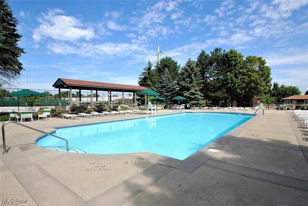 Woodhawk Club Condos - Residential