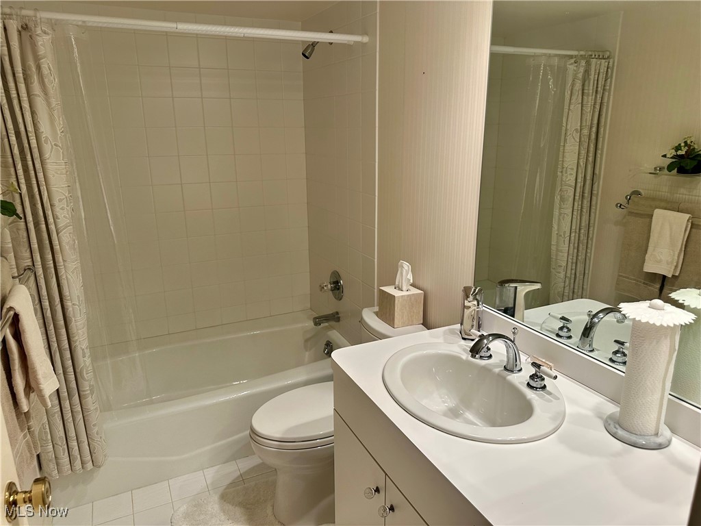 Woodhawk Club Condos - Residential