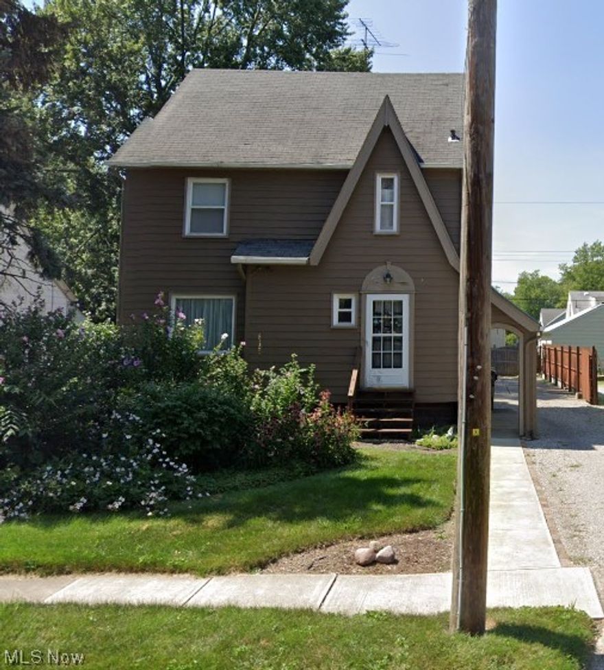 Calling investors, cash buyers, and handymen! This house needs some fixing up but has great potential with 3 bedrooms, 2 full bathrooms, and a 2-car garage it provides plenty of opportunity. Whether you're ready to fix things up for yourself or rehab for your next cash flowing property, it's waiting for you to bring out the full potential.