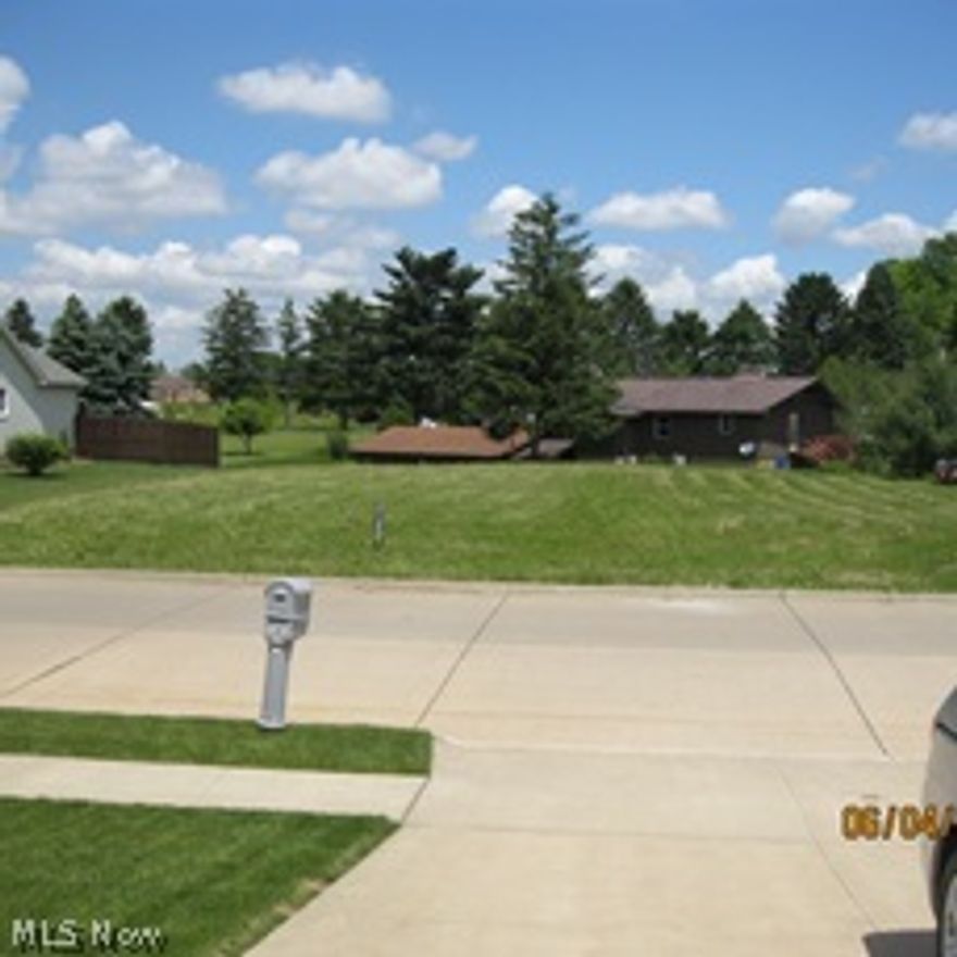 Excellent level 85x135 lot with all city utilities in Westbrook West Estates just east of Rt. 93 on Woodstone Ave NW near Tuslaw High School.
Lot #16792