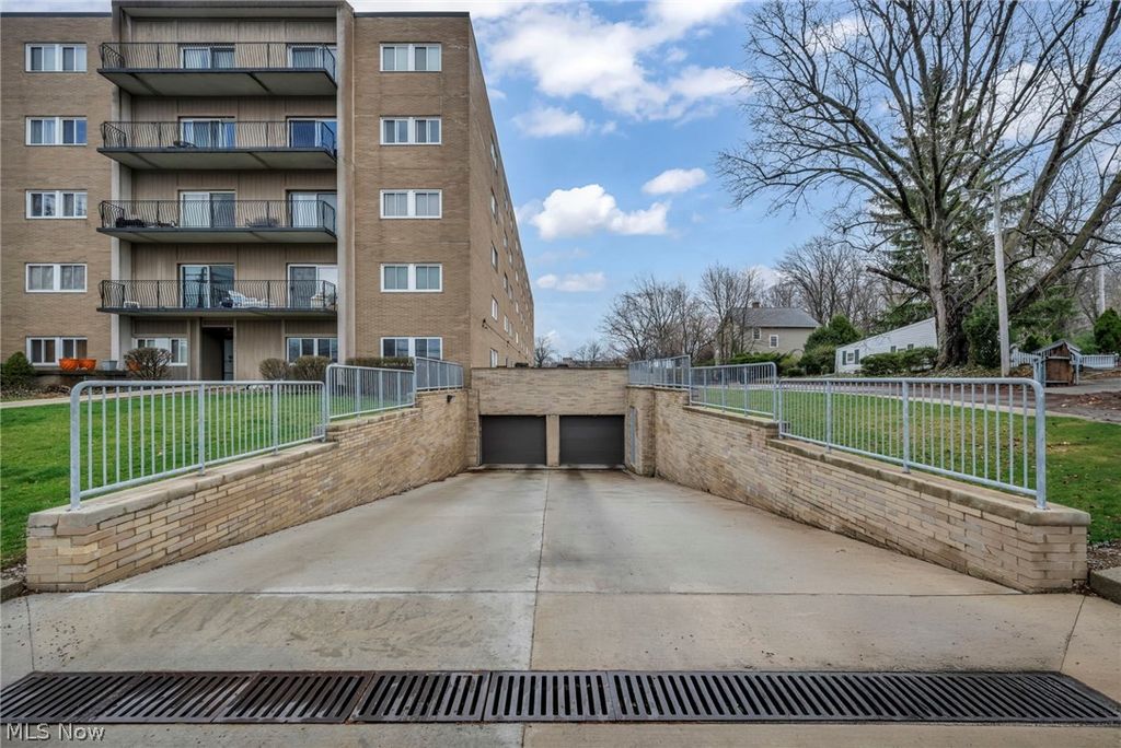 Photo of 20333 Detroit Road #406, Rocky River, OH 44116 (MLS # 5190048)