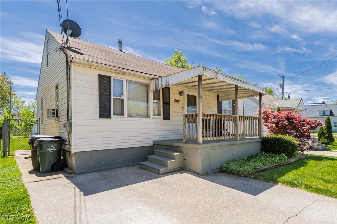 808 Harriet Street, Lorain, Ohio image 4