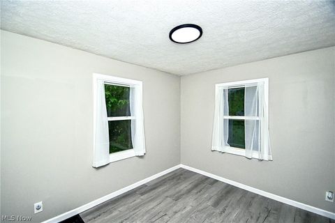 Tiny photo for 542 Montgomery Street, Akron, OH 44305 (MLS # 5209564)