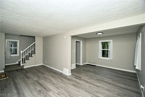 Tiny photo for 542 Montgomery Street, Akron, OH 44305 (MLS # 5209564)