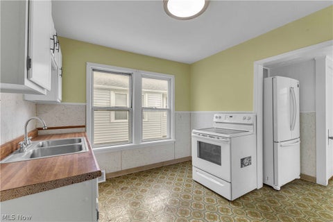 Tiny photo for 7614 Spring Garden Road, Parma, OH 44129 (MLS # 5221368)