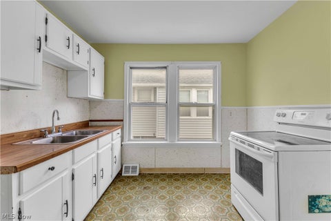 Tiny photo for 7614 Spring Garden Road, Parma, OH 44129 (MLS # 5221368)