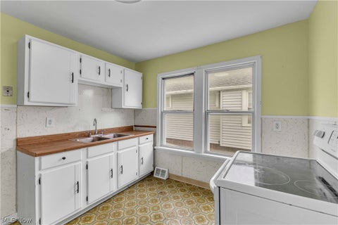 Tiny photo for 7614 Spring Garden Road, Parma, OH 44129 (MLS # 5221368)