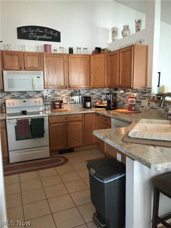 Main image without alt text