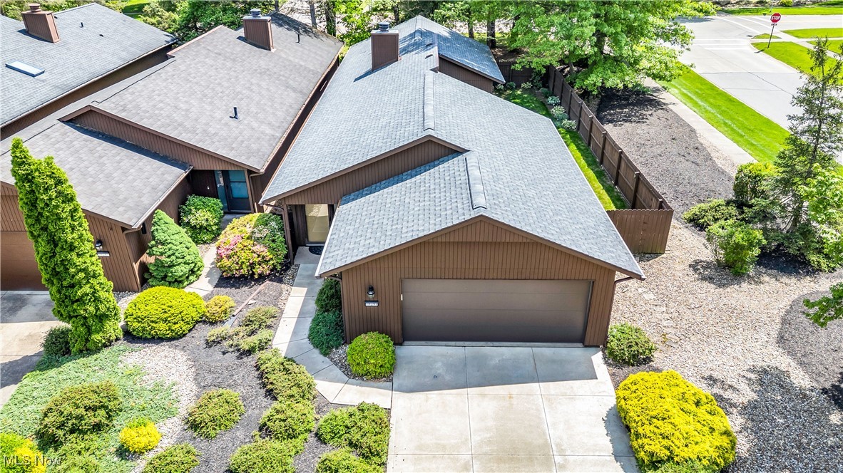 18291 Glencreek Lane, Strongsville, Ohio image 2