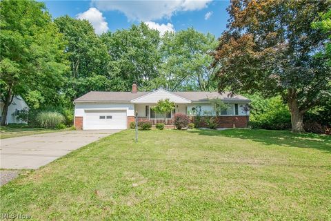 Homes For Sale - 2951 Stanley Road<br/> Fairlawn, OH 44333
