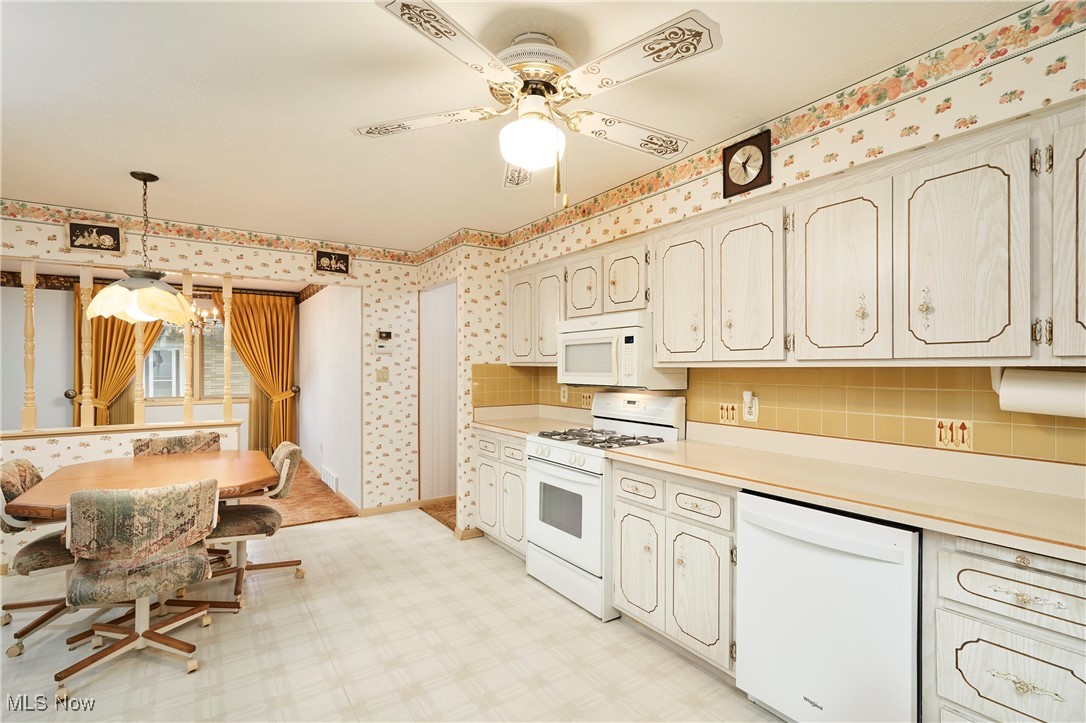 Seven Hills, Ohio 44131, United States, 3 Bedrooms Bedrooms, ,3 BathroomsBathrooms,Residential,Pending,174767