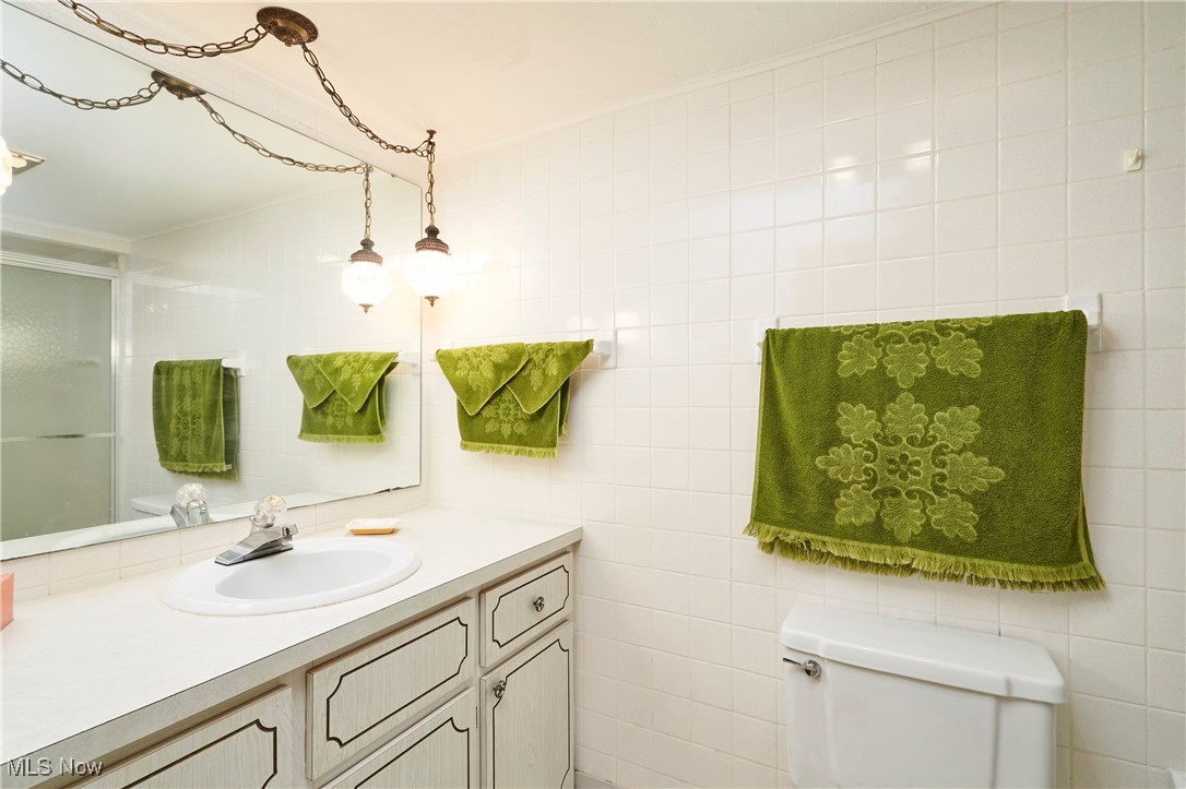 Seven Hills, Ohio 44131, United States, 3 Bedrooms Bedrooms, ,3 BathroomsBathrooms,Residential,Pending,174767