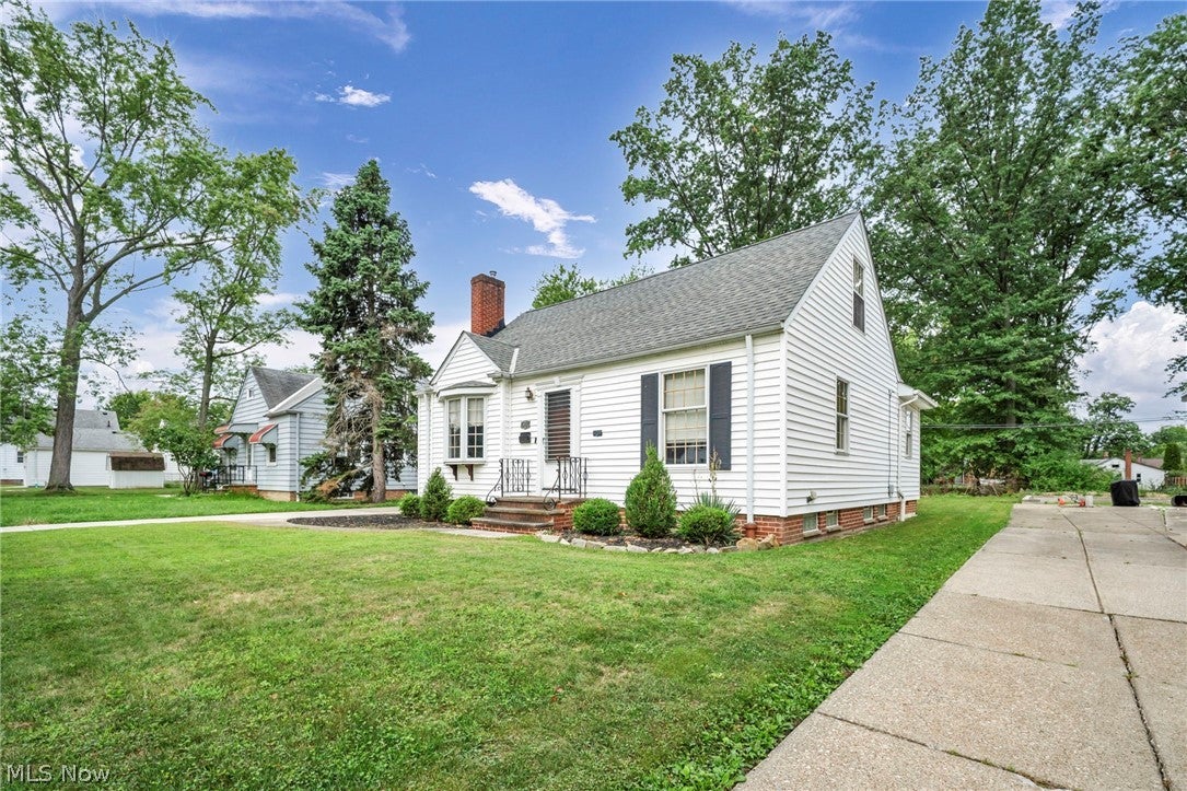 454 E 270th Street