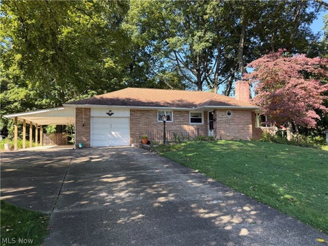 Homes For Sale - 633 Fairview Place<br/> Alliance, OH 44601
