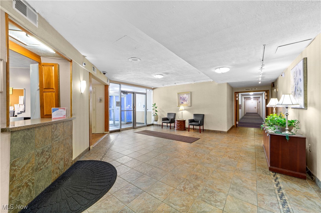 Lake House Condo - Residential