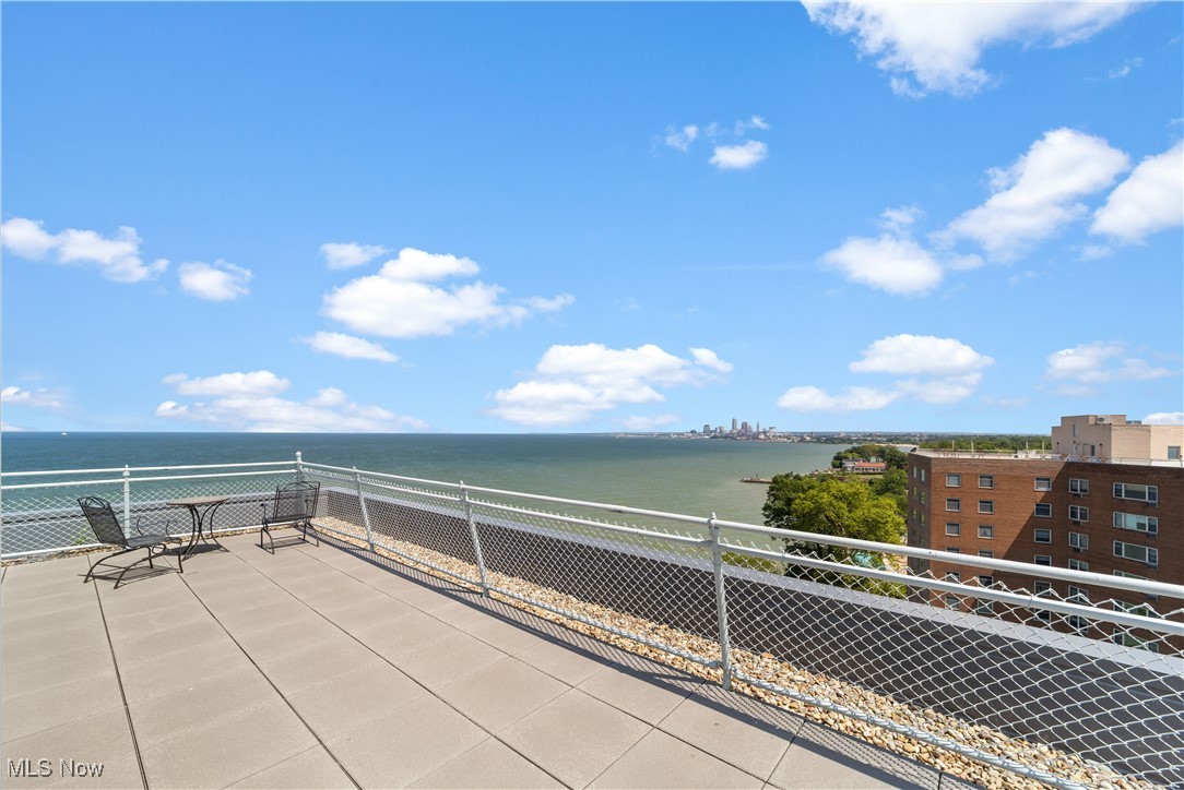 Lake House Condo - Residential