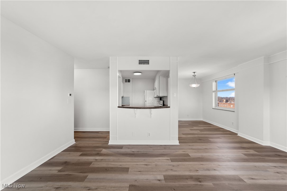 Lake House Condo - Residential