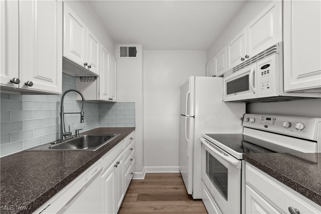 Photo of 11850 Edgewater Drive #804, Lakewood, OH 44107 (MLS # 5176193)