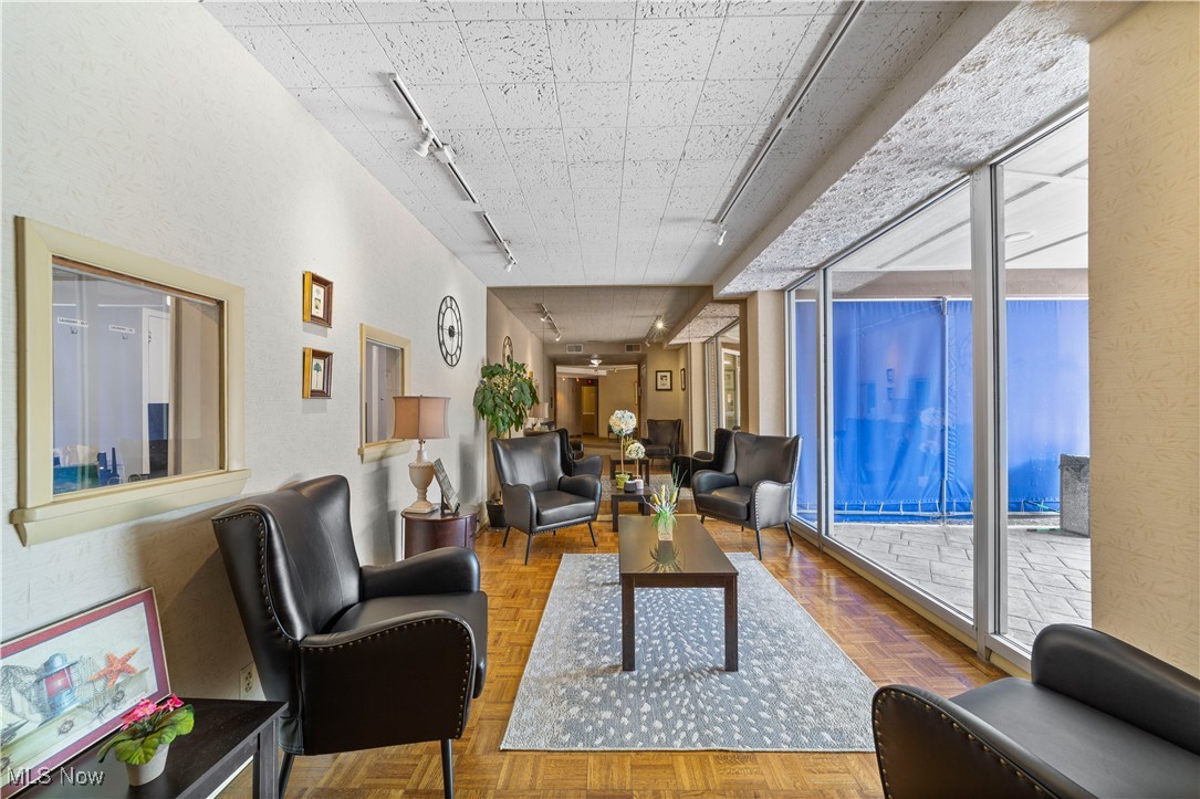 Lake House Condo - Residential