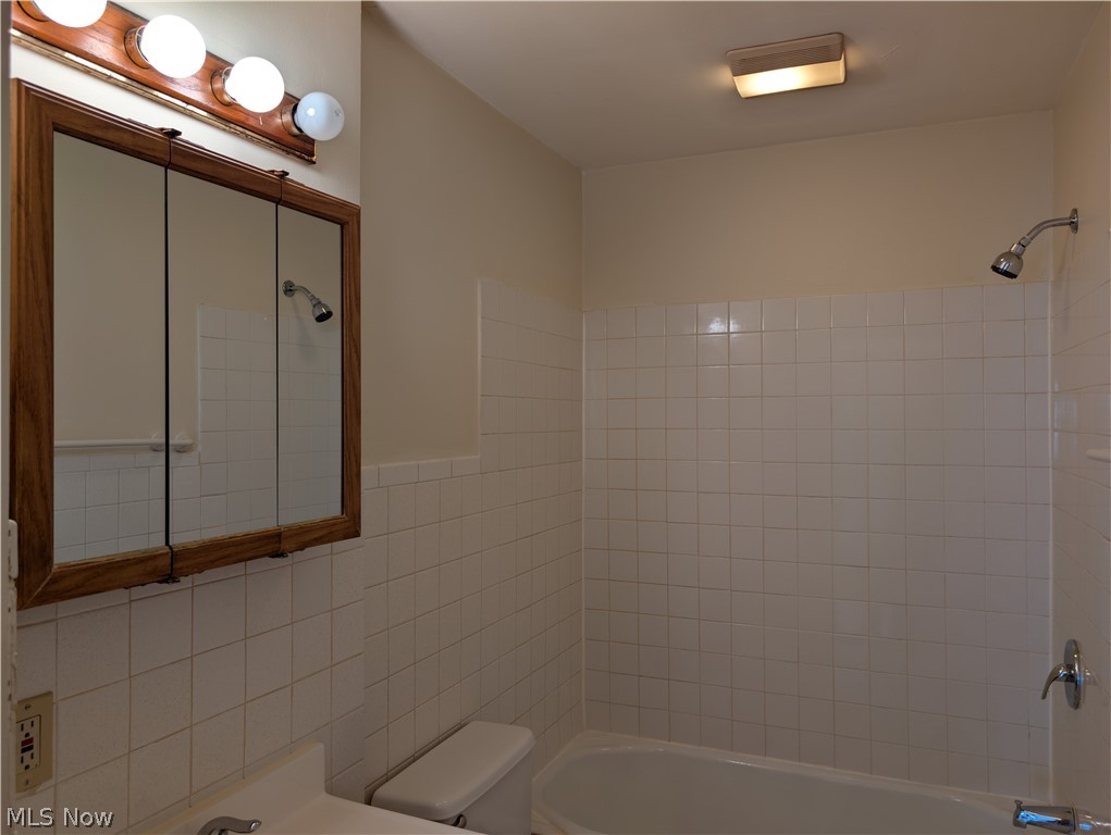 Mccourt - Residential Lease