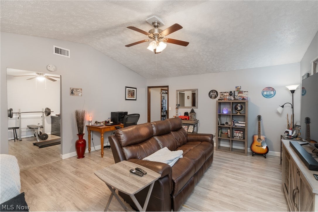 4214 Meadow Lane