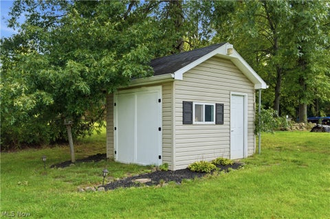 Tiny photo for 6987 White Oak Drive, Hubbard, OH 44425 (MLS # 5240361)