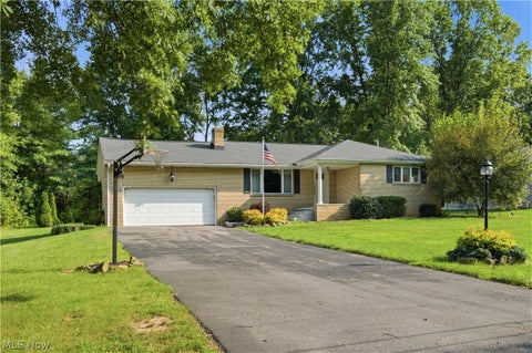 Tiny photo for 6987 White Oak Drive, Hubbard, OH 44425 (MLS # 5240361)