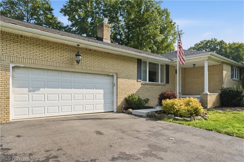 Tiny photo for 6987 White Oak Drive, Hubbard, OH 44425 (MLS # 5240361)