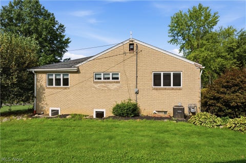 Tiny photo for 6987 White Oak Drive, Hubbard, OH 44425 (MLS # 5240361)