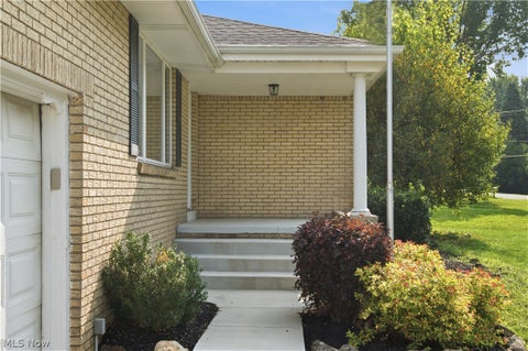 Tiny photo for 6987 White Oak Drive, Hubbard, OH 44425 (MLS # 5240361)