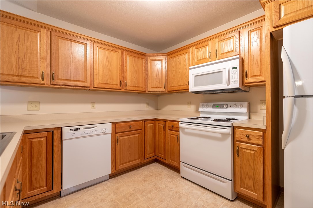 University Villa Condo Ph 03 - Residential