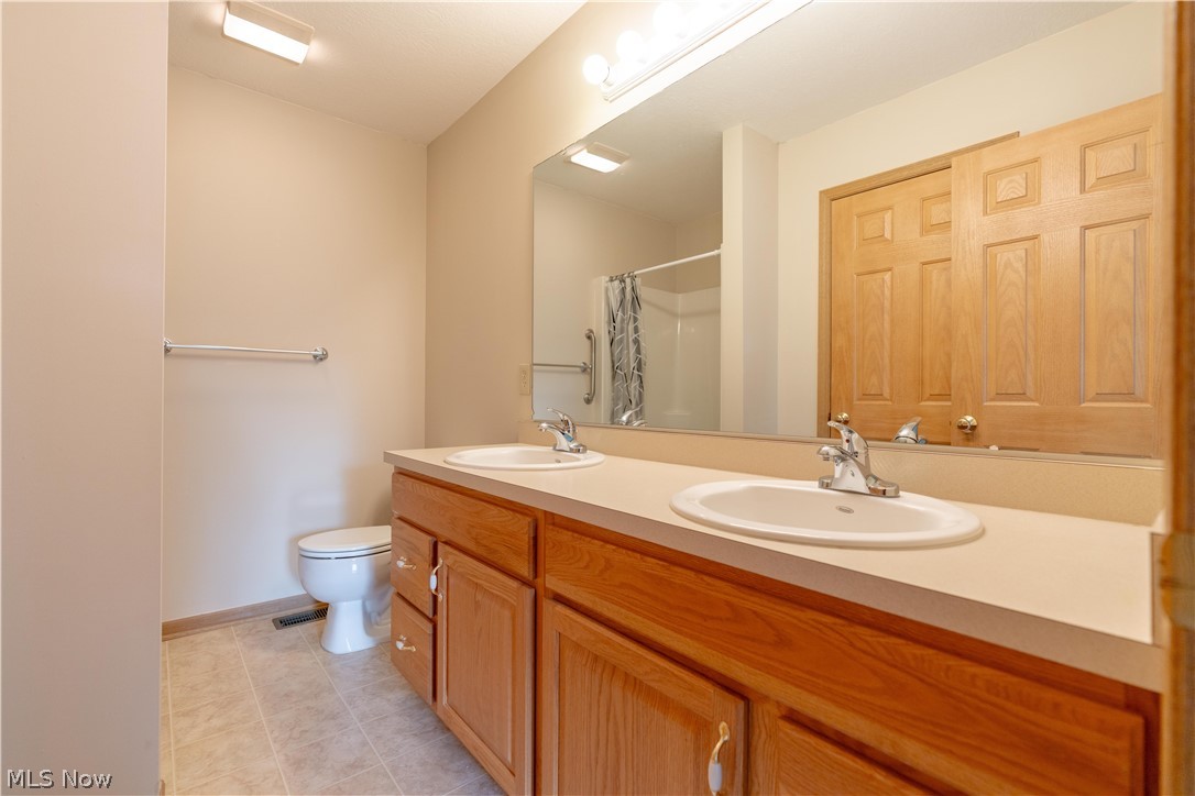 University Villa Condo Ph 03 - Residential