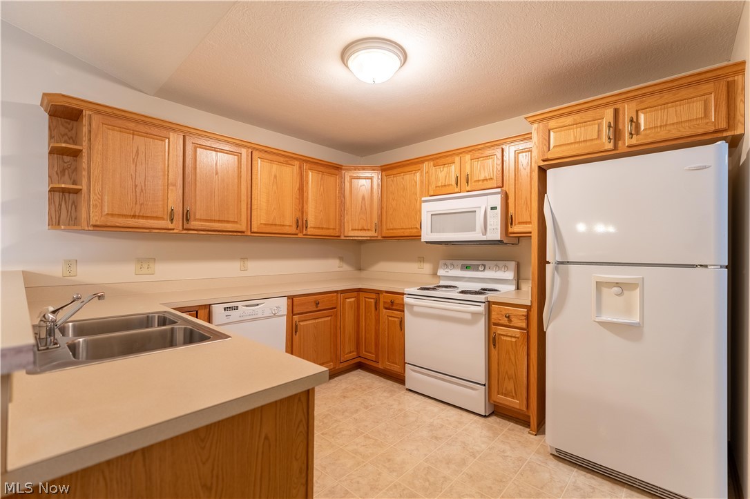 University Villa Condo Ph 03 - Residential