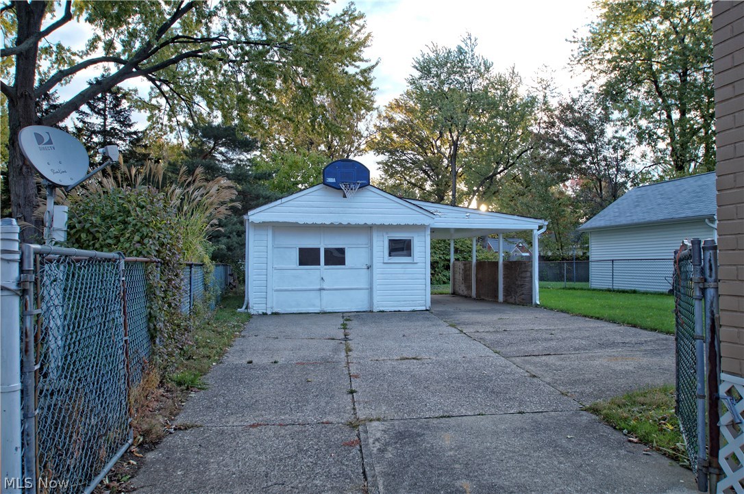 Lake Shore Blvd - Residential