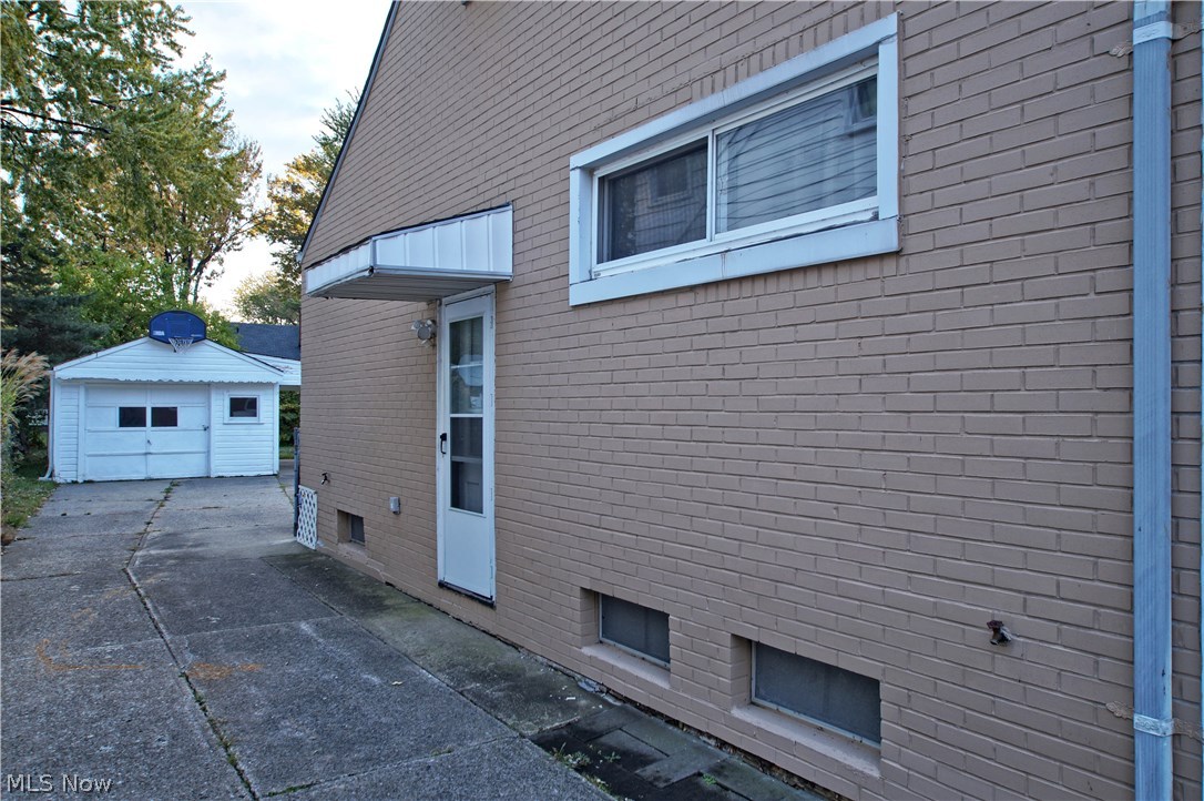 Lake Shore Blvd - Residential