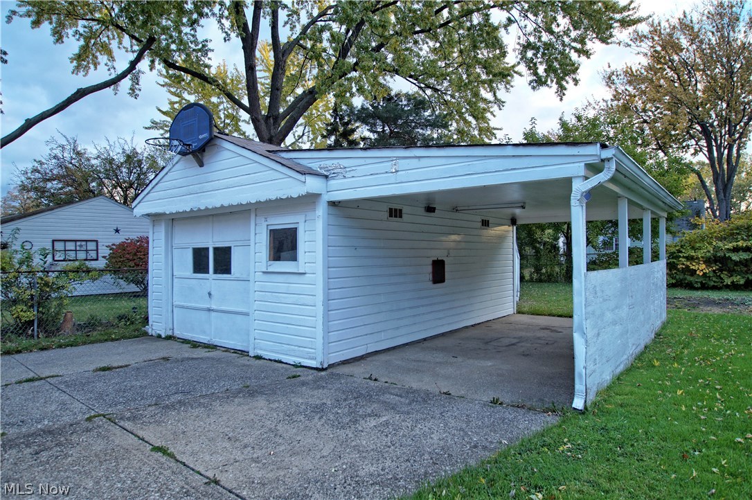 Lake Shore Blvd - Residential