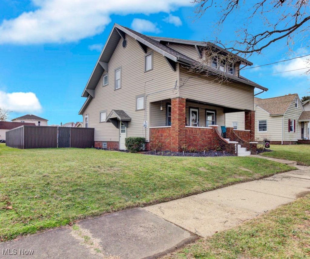 Photo of 622 W Main Street, Malvern, OH 44644 (MLS # 5178313)