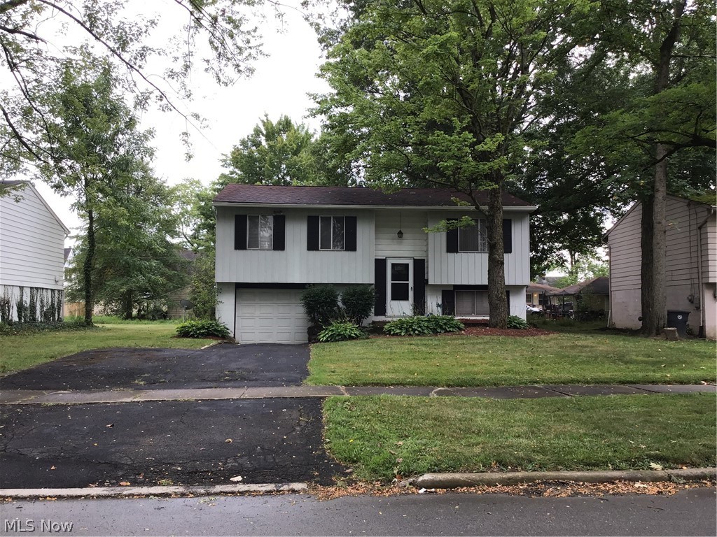 This well maintained Bi-Level is situated on a spacious lot offering cute curb appeal, an attached garage and a recently blacktopped drive. Offering almost 1700 finished square feet this home offers a large eat-in kitchen, 3 nicely sized bedrooms, and a large family room for entertaining. Home offers a new furnace,
new central air and a remodeled foyer. Cozy and quaint and ready for the new owner. See this one and make it your home.