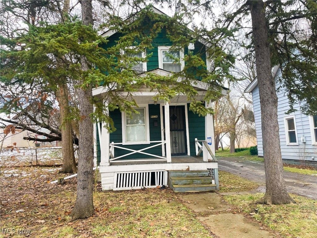 Photo of 9524 Nelson Avenue, Cleveland, OH 44105 (MLS # 5178171)