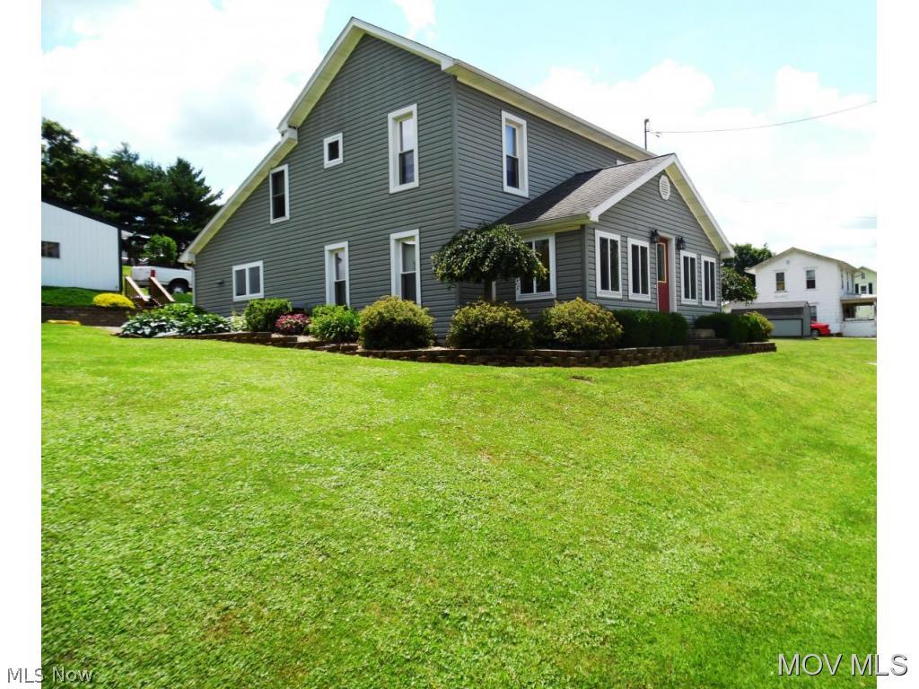 Lovely maintained home! Large country kitchen with hickory cabinets. Hard wood floors on 1st level. Newer furnace/AC, roof and replacement windows. Beautiful lot over 1/2 an acre. Large 2 car garage, pole building w/nice workshop and a 2 story 16x16 barn. Nice deck area and lovely landscaping. *390082492, 390083976 Elem: Waterford Elementary School Elem/Bus: Y JrHigh: Waterford Jr. High JrHigh/Bus: Y High: Waterford High School High/Bus: Y Fire: VOL Police: SHF PossFreeGas: N ;SQFT=Fin L1:900, Fin L2:540, Fin Above:1440, Fin Total:1440, Unfin Bsmt:900, Unfin Above:900;GAR= 2 Car Det