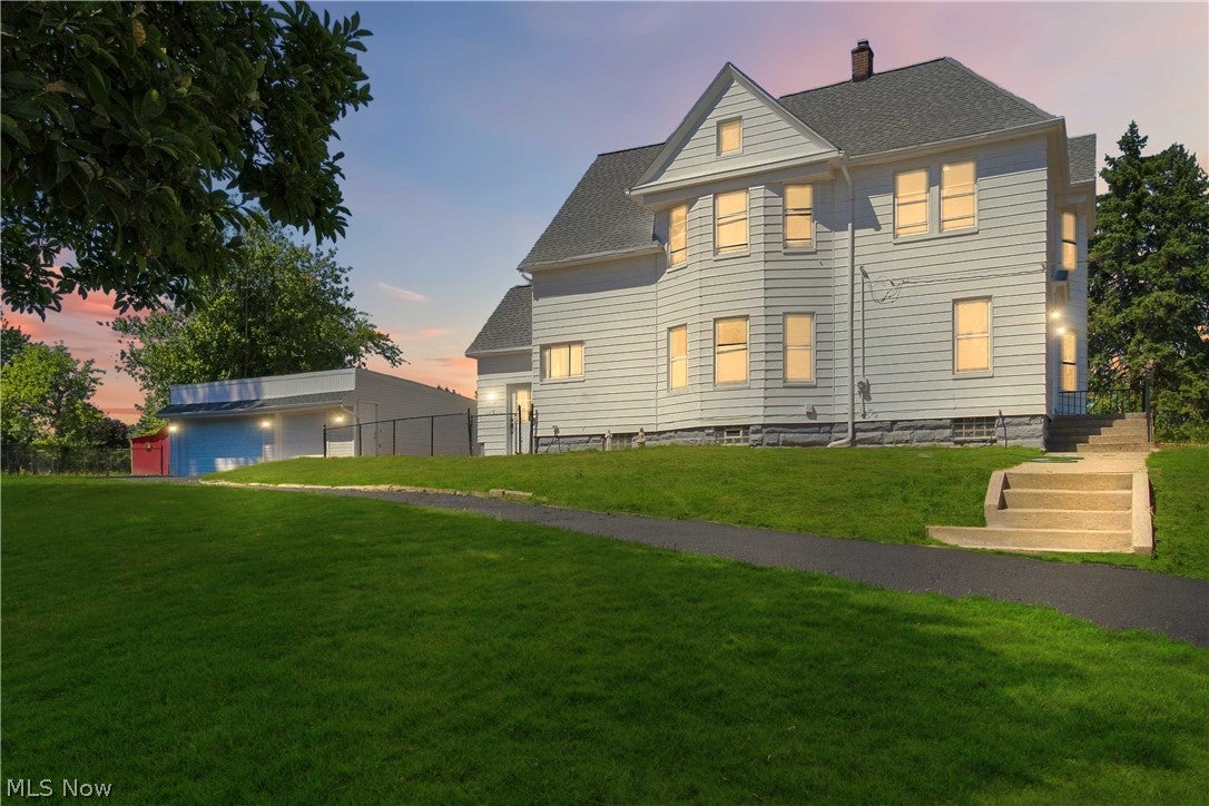 3223 W Pleasant Valley Road