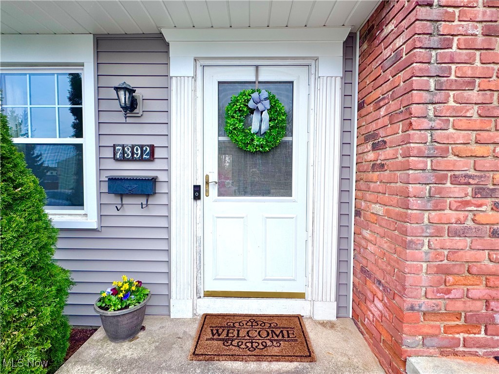 7392 Avon Drive, Mentor, Ohio image 3