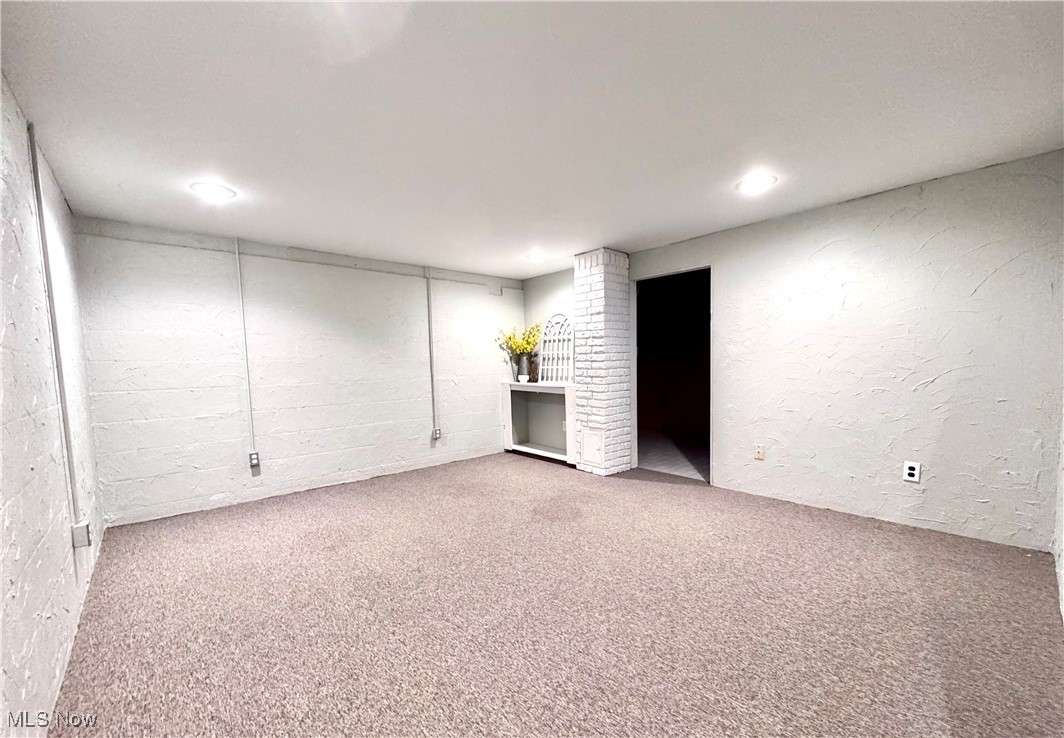 7392 Avon Drive, Mentor, Ohio image 21