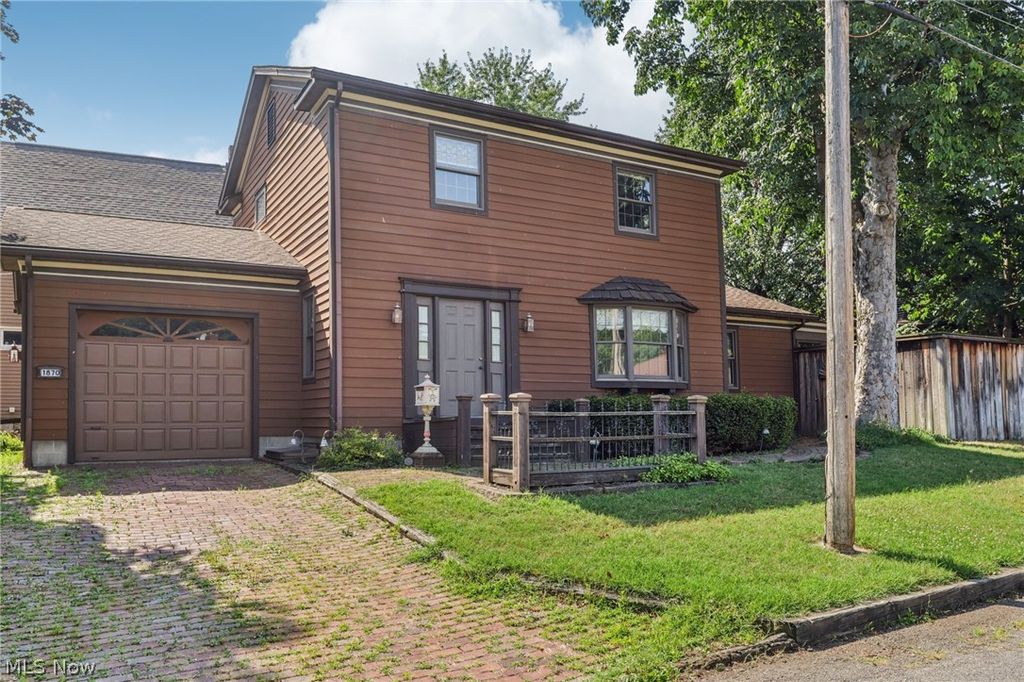 Photo of 1870 Dallas Avenue, Akron, OH 44301 (MLS # 5198332)