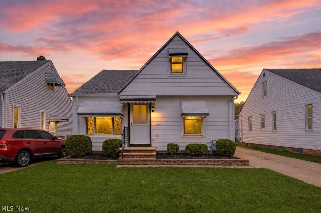 Photo of 8208 Wainstead Drive, Parma, OH 44129 (MLS # 5199068)