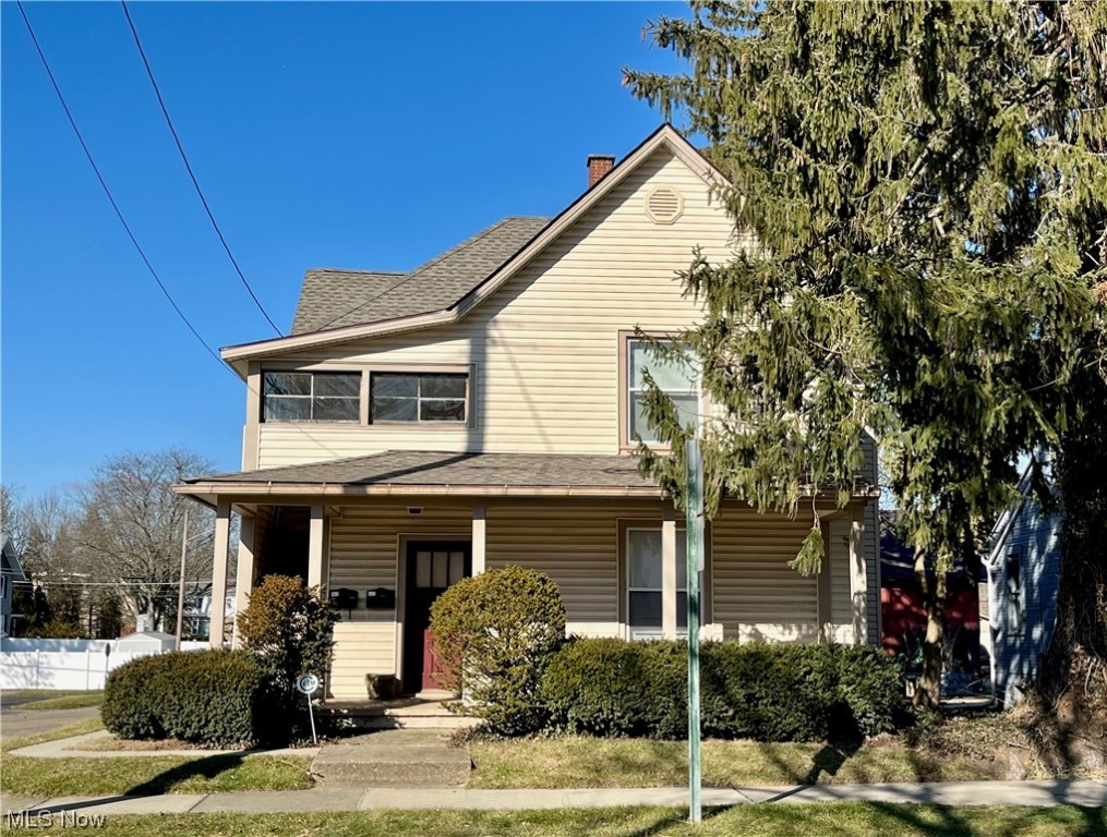 Louisville Investment Opportunity! Triplex! First floor has a 2 bedroom, 1 bathroom unit with laundry available. Upstairs you'll find two 1 bedroom, 1 bath units. 2nd floor units have electric heat, 1st floor uni has forced air gas heat. Landlord pays sewer/water/trash. Tenants pay all other utilities. Fully leased building, currently bringing in rents of $2,045 a moth. Louisville School District. The home is on the corner of Main St and McKinley. Plenty of parking spaces for the building. New roof in May 2022. Set up your private showing! Don't miss out on this great investment opportunity in Louisville. interior photos coming soon!
