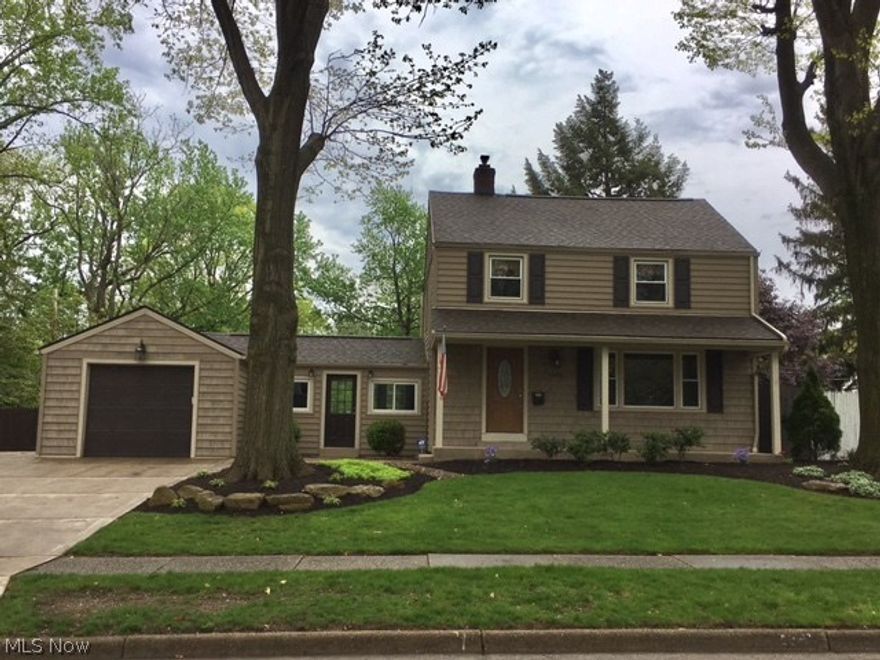 This beautiful River Estates property sits on a double lot.  Huge backyard with large stamped concrete patio for entertaining, and gardening area to the side.  Open kitchen that transitions to an added on great room!  Basement equiped with a home gym.  Nice front porch with immaculate landscaping decor!  Move in ready for sure.  Act now, this won't last on the​​‌​​​​‌​‌​​​‌‌​​​‌‌‌​​‌​​‌‌​​​​ market.