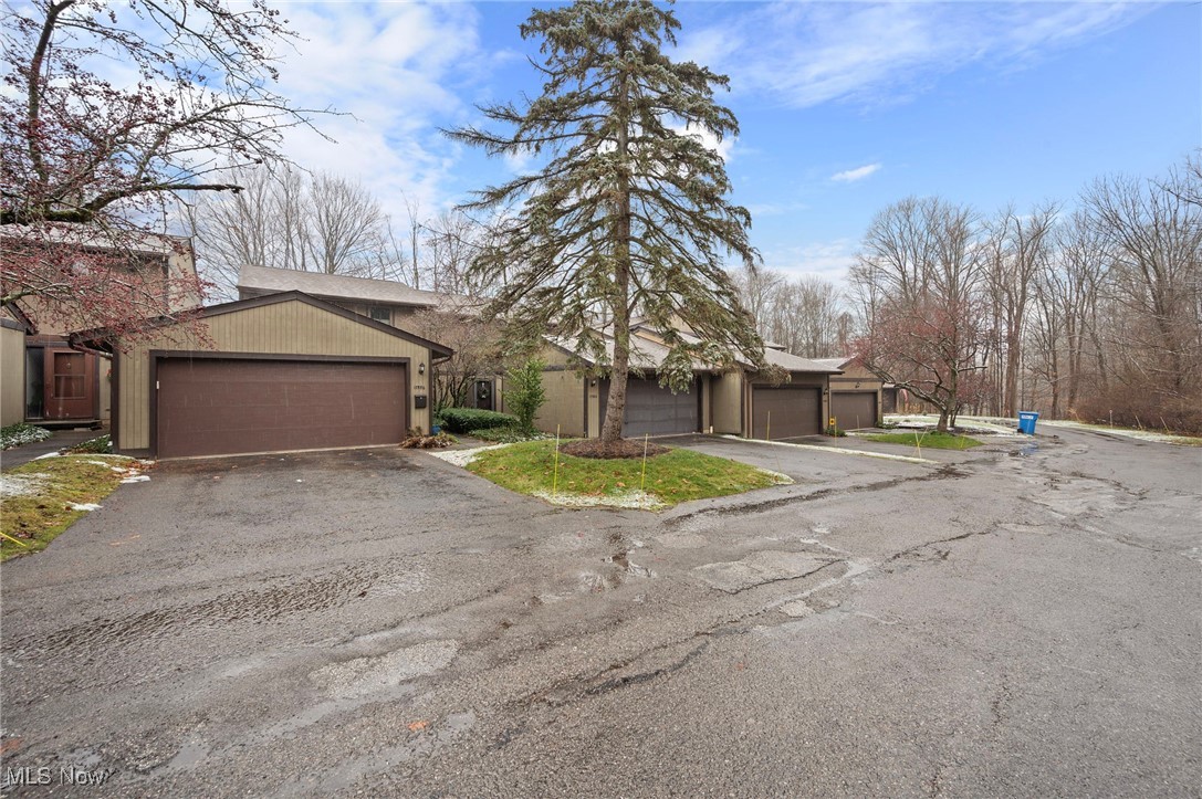 17584 Eastbrook Trail, Chagrin Falls, Ohio image 2