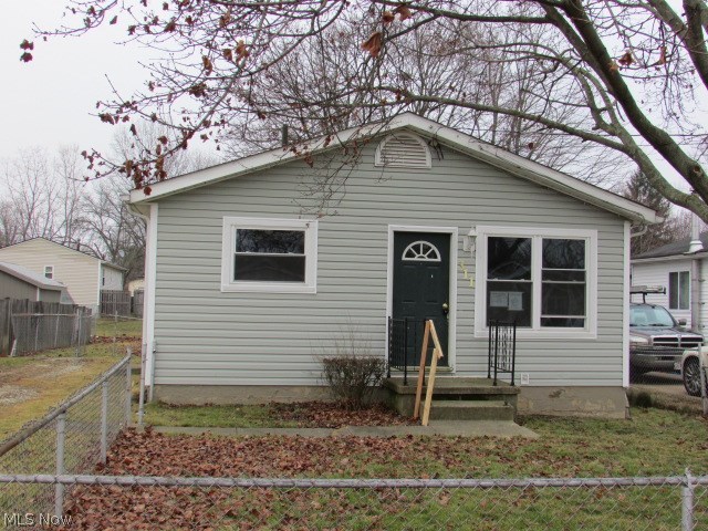 Ideal Starter home or for the empty nesters! Large Kitchen With Eating Area, Fenced Yard. Located Close To everything! Property sold AS IS. Equal housing opportunity.