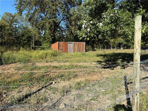 Tiny photo for 1939 Waterford Road, East Palestine, OH 44413 (MLS # 5156067)